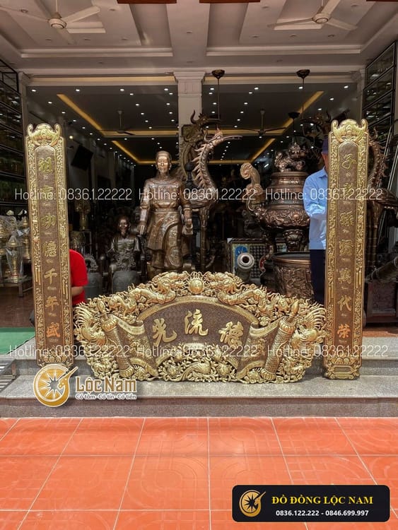 Cuốn thư câu đối đồng vàng giả cổ