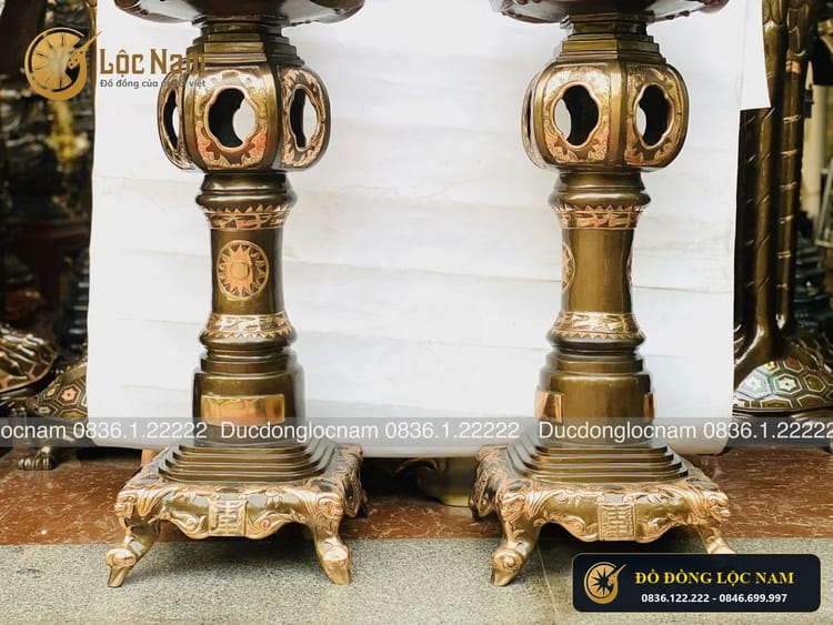Đèn thờ bằng đồng đỏ cỡ to cao 1m3 góc chụp 1