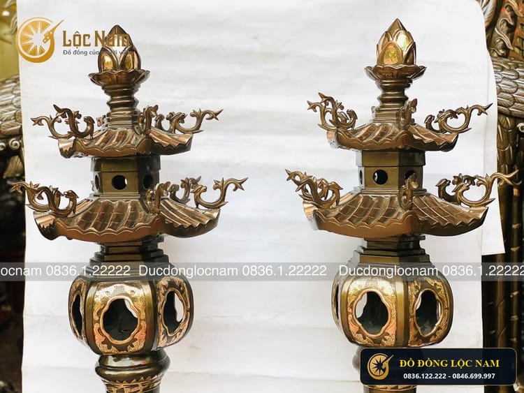 Đèn thờ bằng đồng đỏ cỡ to cao 1m3 góc chụp 2