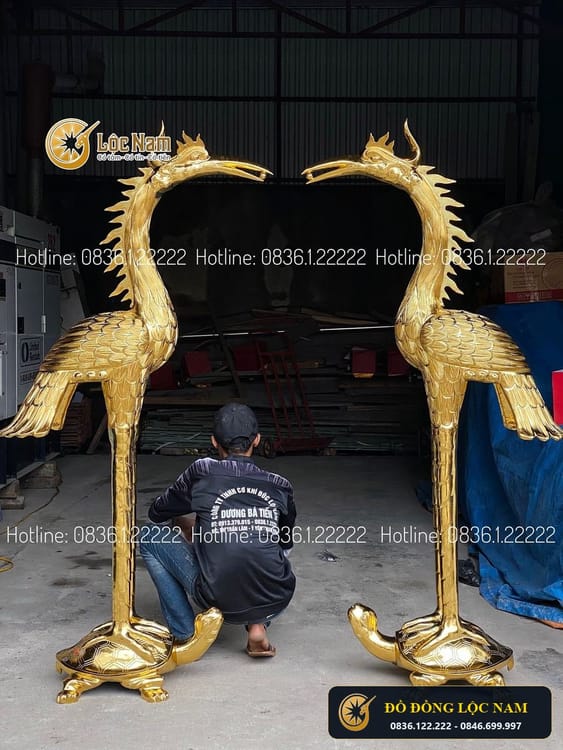 Hạc thờ bằng đồng đỏ cao 1m8 dát vàng 9999 góc chụp 1