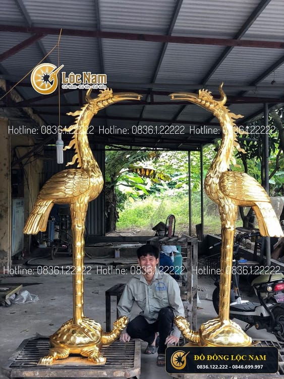Hạc thờ bằng đồng đỏ dát vàng 9999 cao 2m1 góc chụp 1