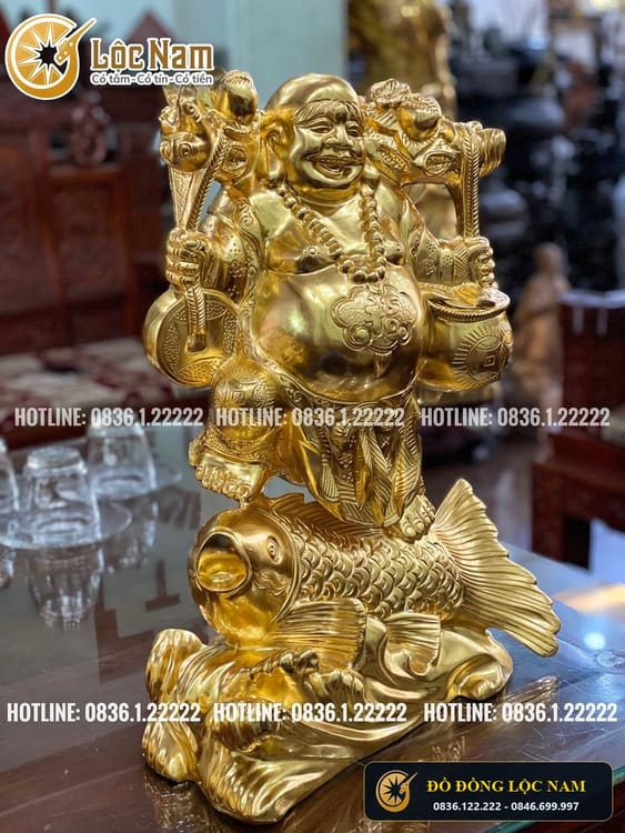 Tượng Di Lặc bằng đồng cưỡi cá chép cao 60cm dát vàng 9999 góc chụp 2