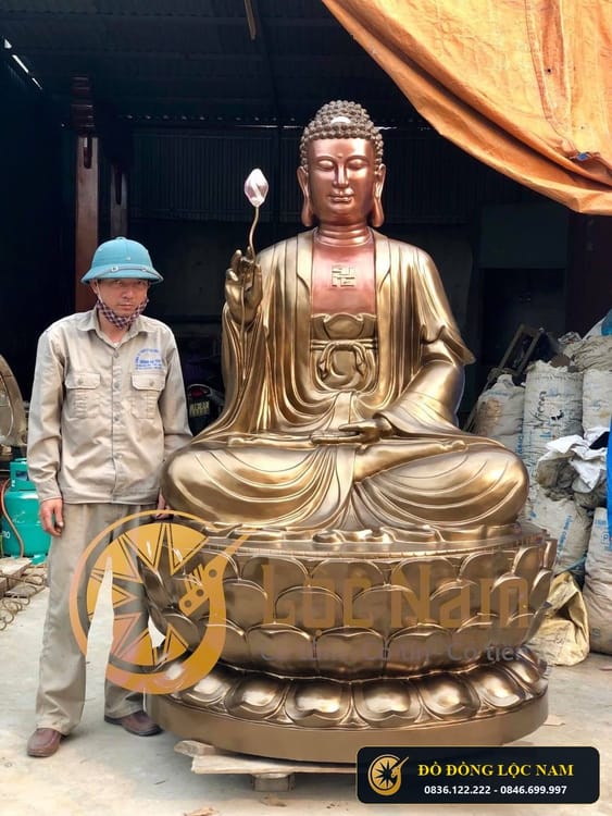 Tượng thích ca liên hoa bằng đồng được đúc và lắp đặt tại chùa