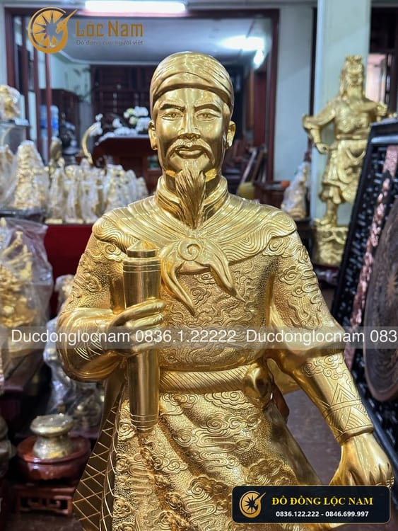 Tượng trần hưng đạo bằng đồng cao 1m2 dát vàng 9999 góc chụp 2