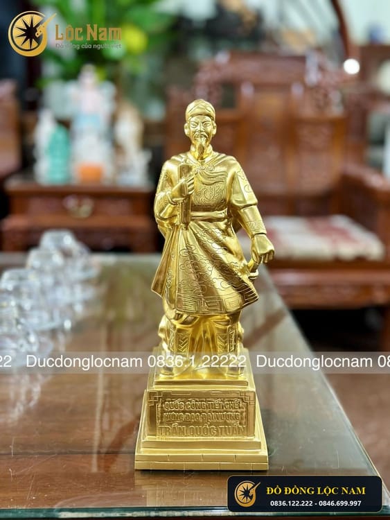 Tượng trần quốc tuấn bằng đồng dát vàng cao 38cm góc chụp 1