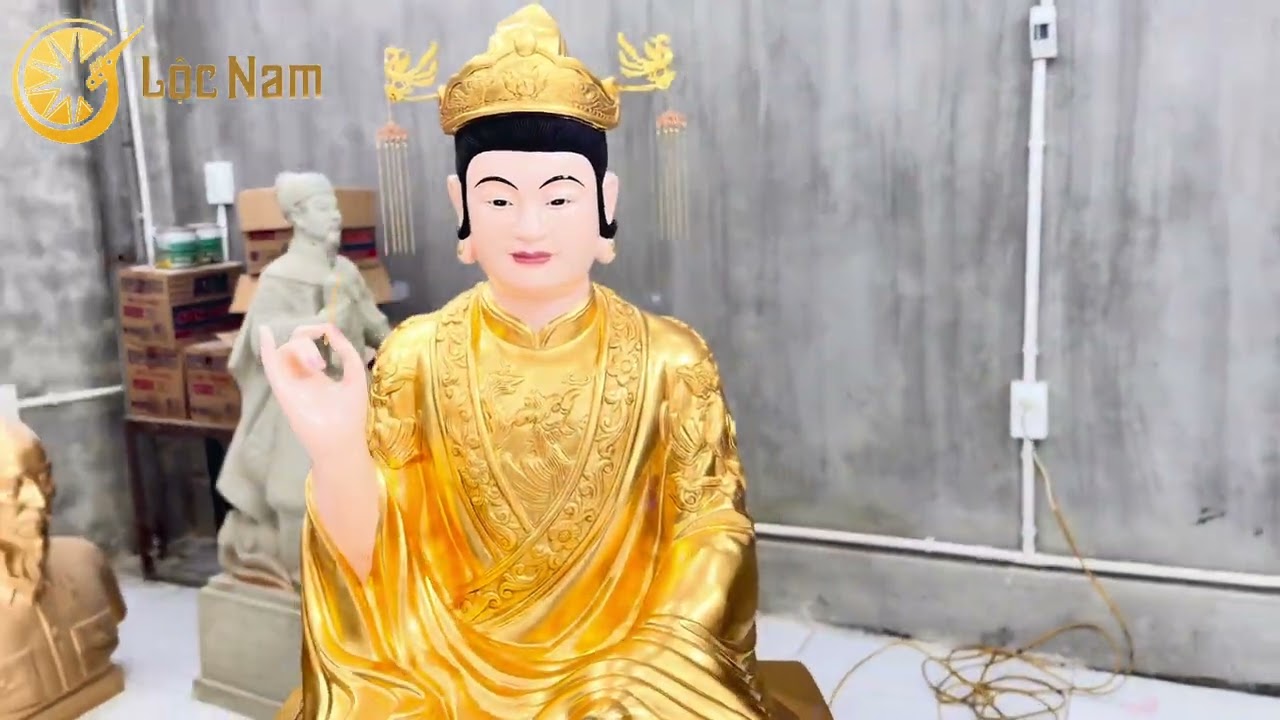 Nghệ Nhân Chạm Khắc Long Phụng Trên Bề Mặt Trống Đồng Đông Sơn - Tinh Xảo Từng Chi Tiết
